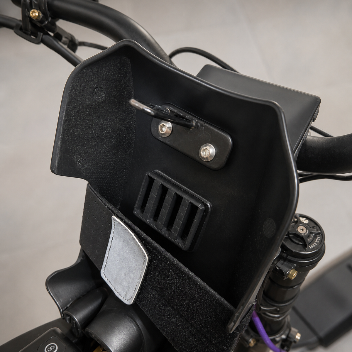 E-Ride Pro Akku-Bumper – neues Teil am Akkudeckel montiert
