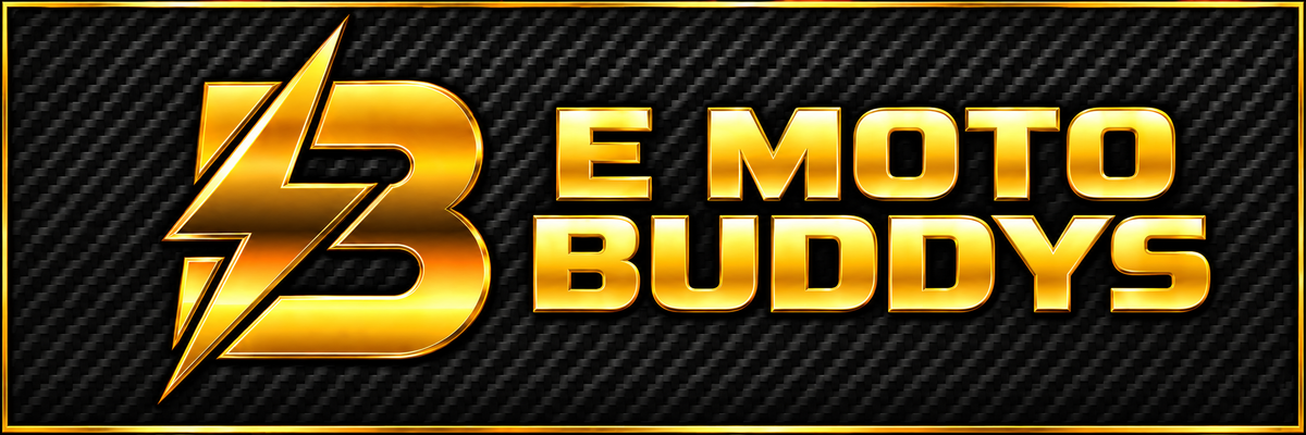 Emoto Buddys – goldenes Blitz-B und Schriftzug auf Carbon