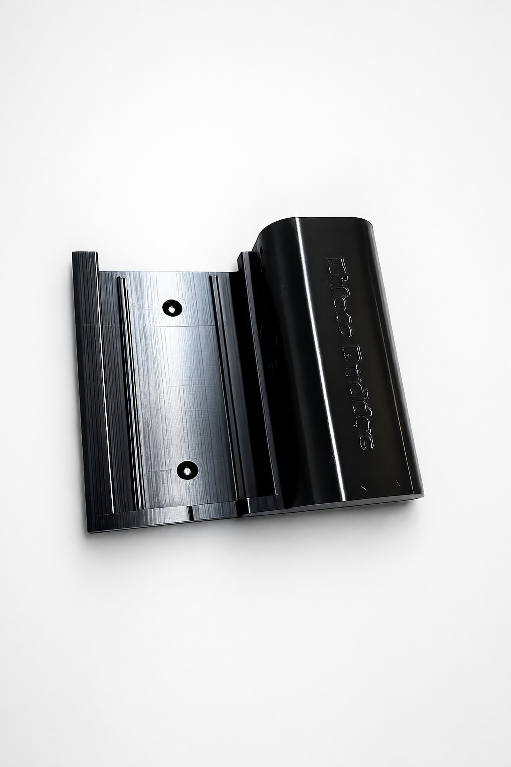 E-Ride Pro Wallbox-Halter mit Kabelfach – Studioansicht