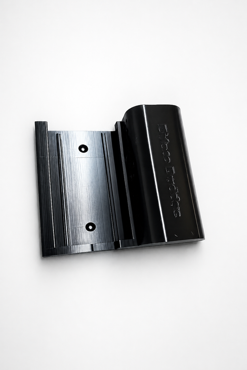 E-Ride Pro Wallbox-Halter mit Kabelfach – Studioansicht